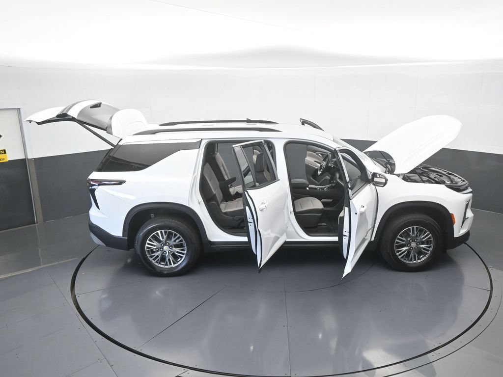 Used 2025 Chevrolet Traverse LT FWD image 65