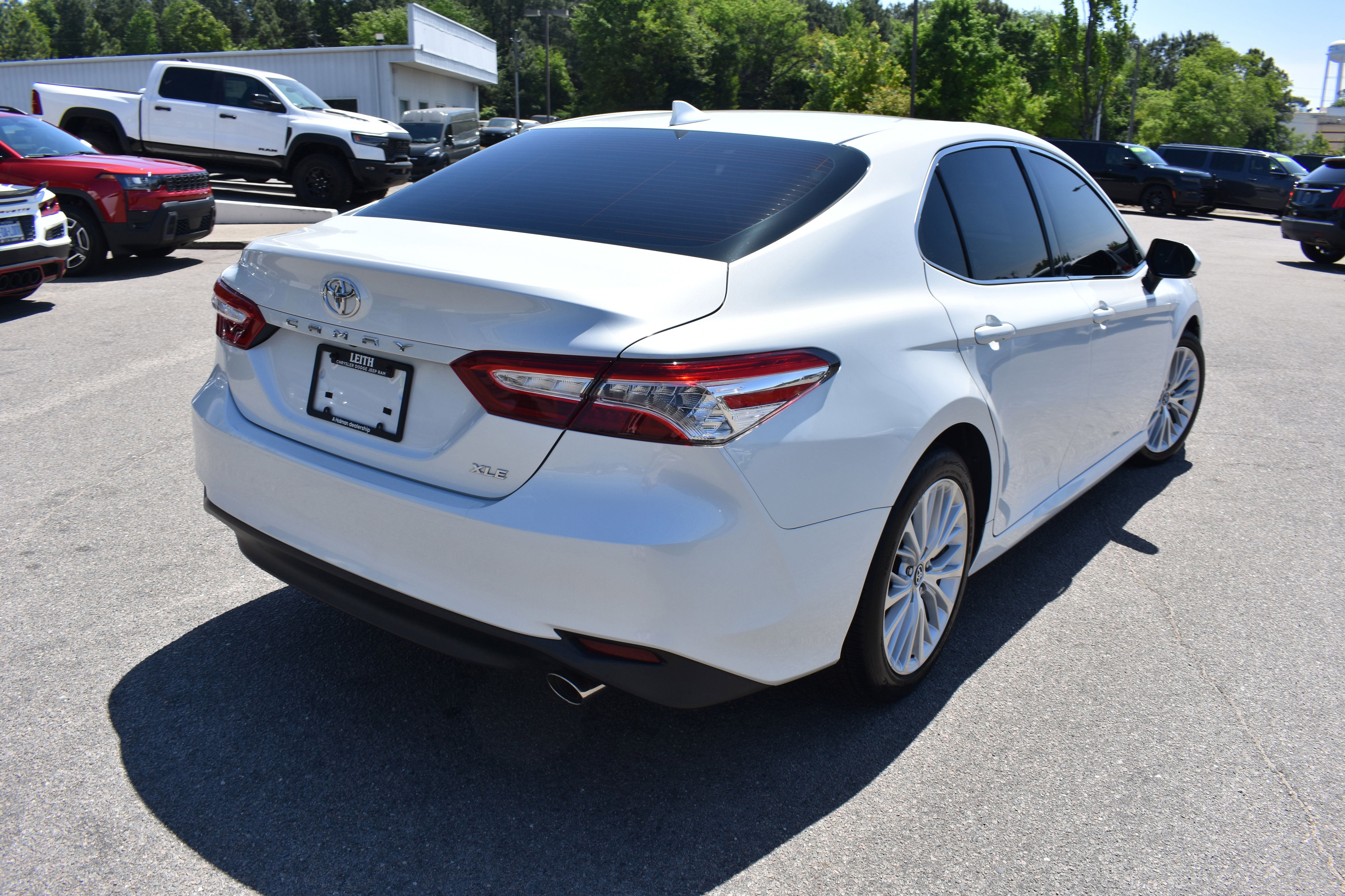 Used 2019 Toyota Camry XLE FWD image 9