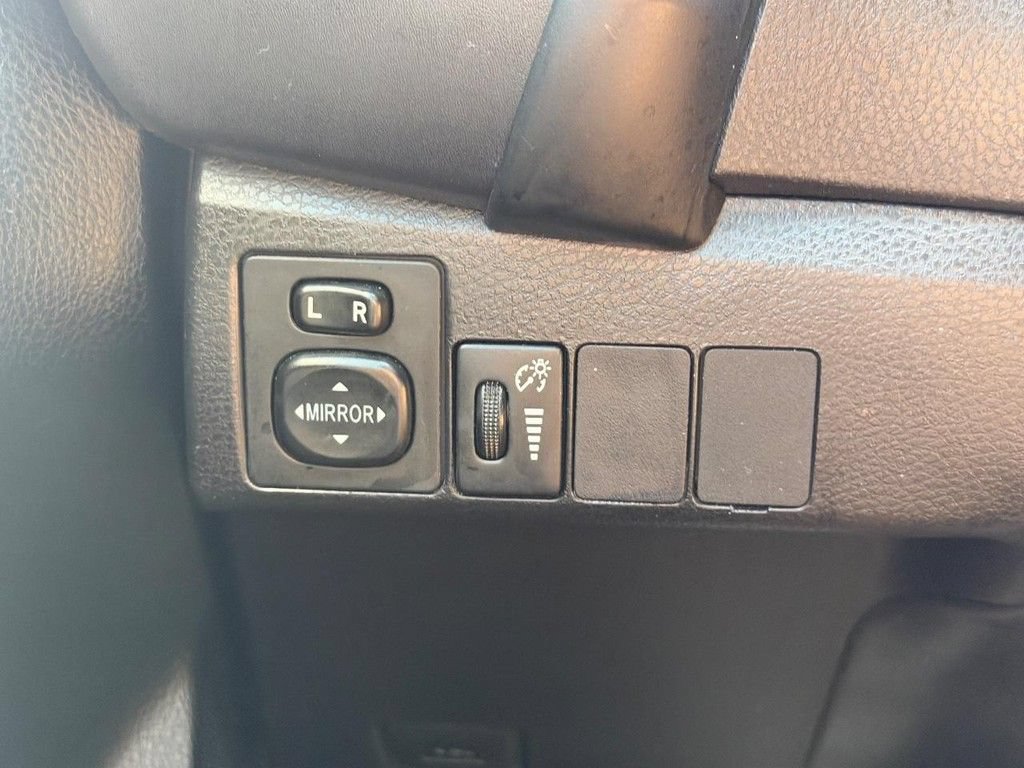 Used 2017 Toyota Corolla SE w/ SE Premium Package FWD image 17