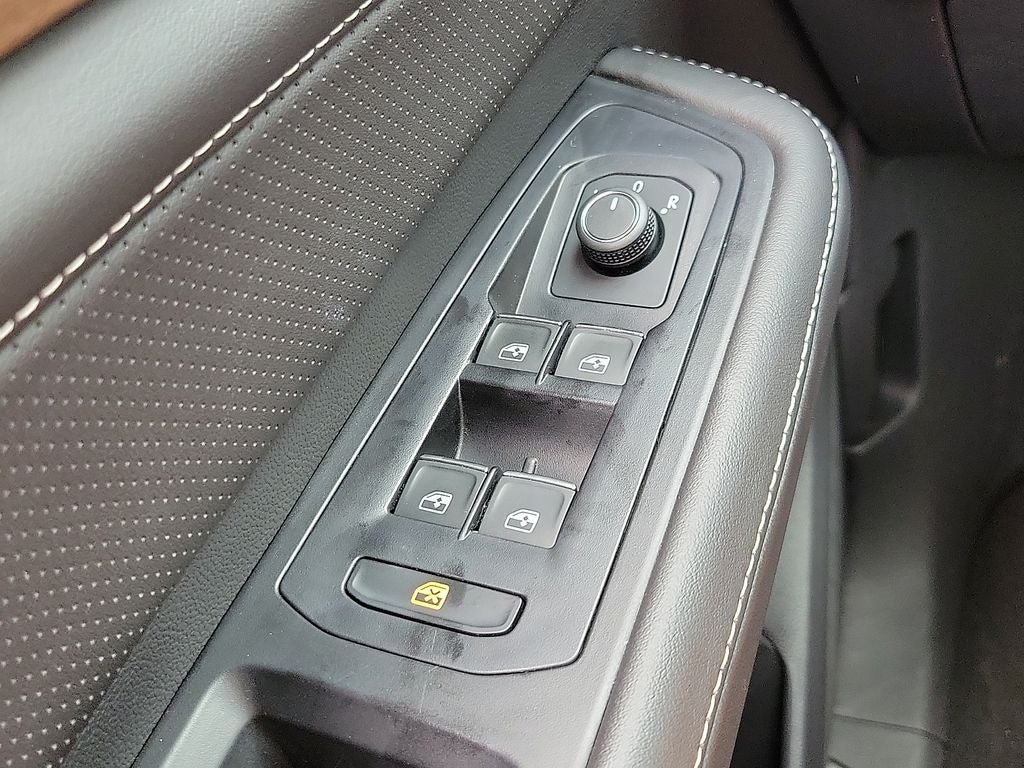 Used 2025 Volkswagen Atlas SE AWD/4WD image 13