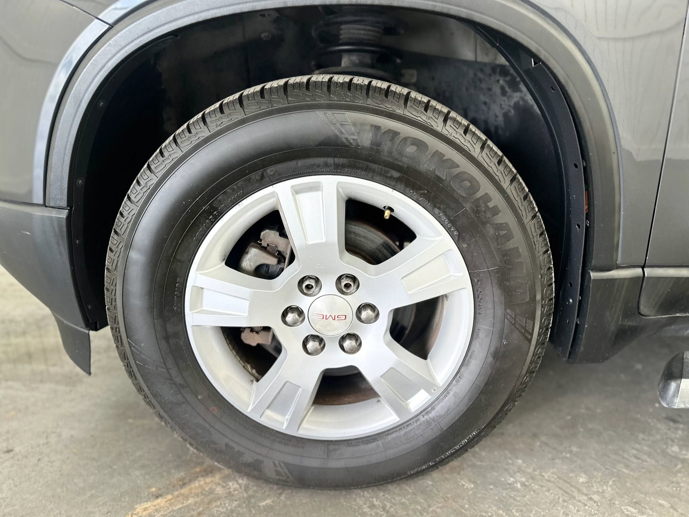 Used 2012 GMC Acadia SLE w/ LPO, 'HIT The Road' Package image 9