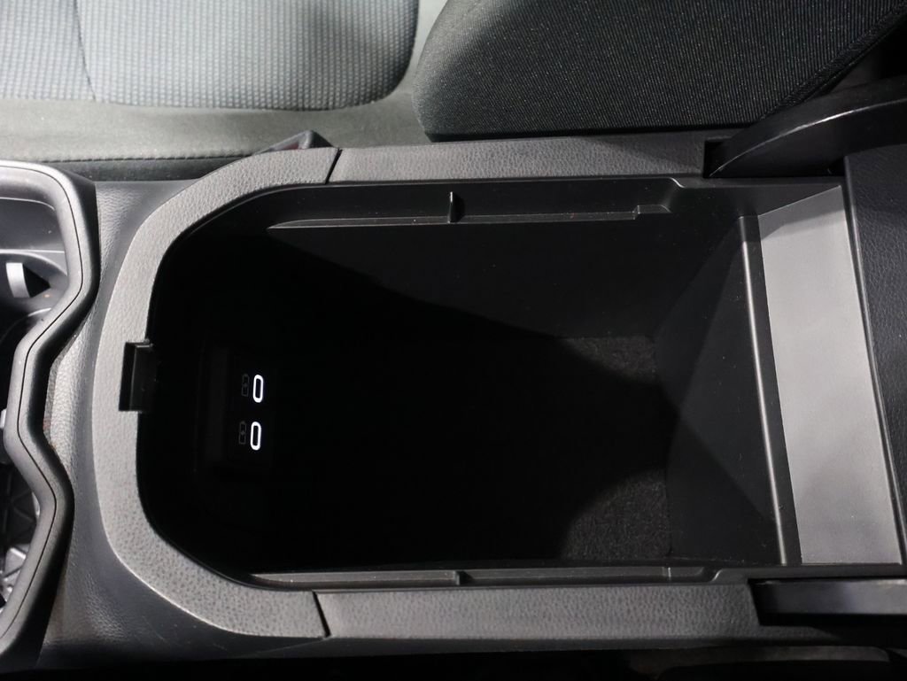 Used 2025 Toyota RAV4 LE image 32