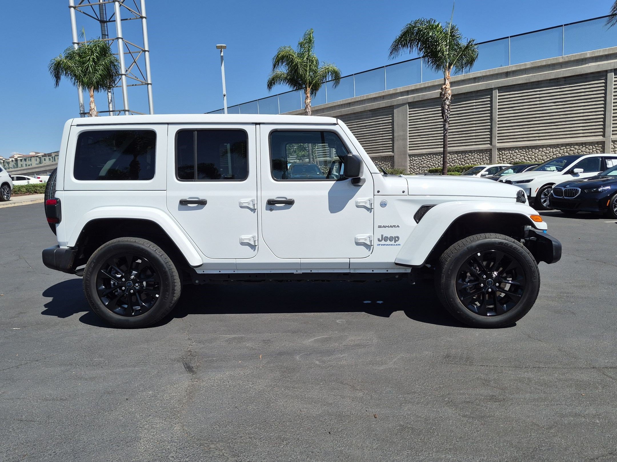 Used 2024 Jeep Wrangler Unlimited Sahara w/ Safety Group AWD/4WD image 11