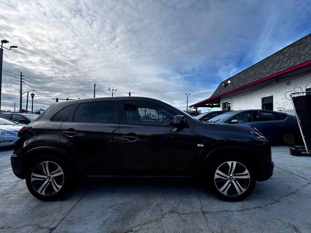 Used 2020 Mitsubishi Outlander Sport ES image 2