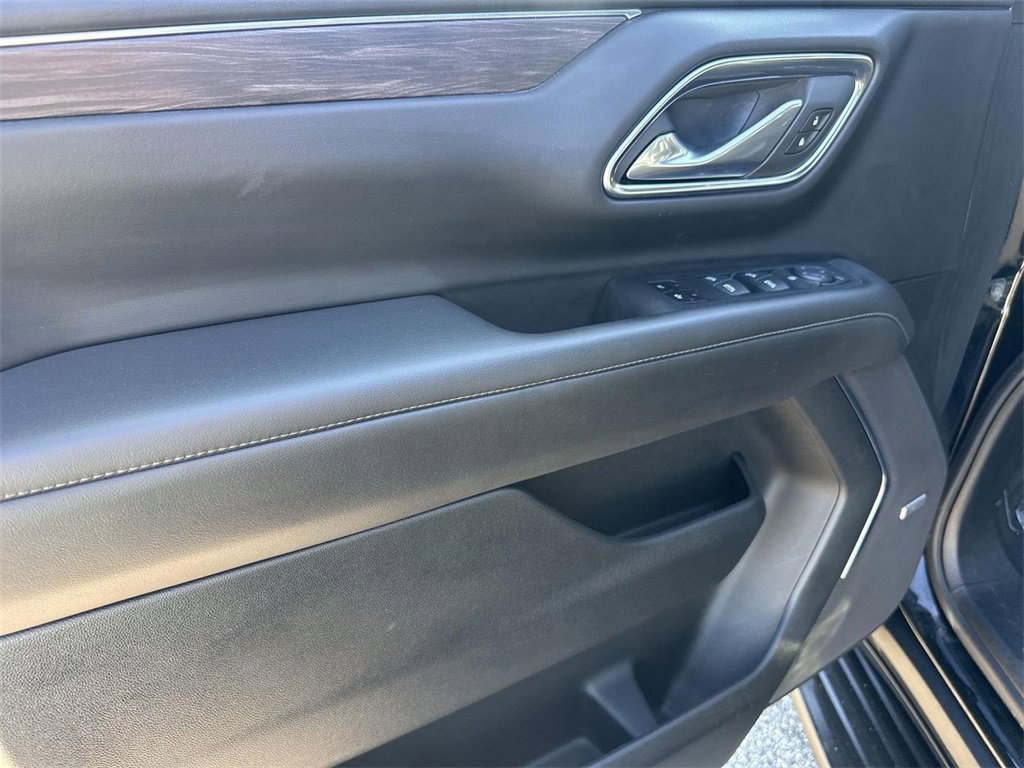 Used 2024 Chevrolet Suburban LT image 20