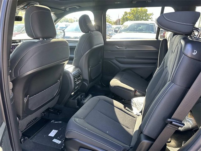 New 2025 Jeep Grand Cherokee L Laredo image 11