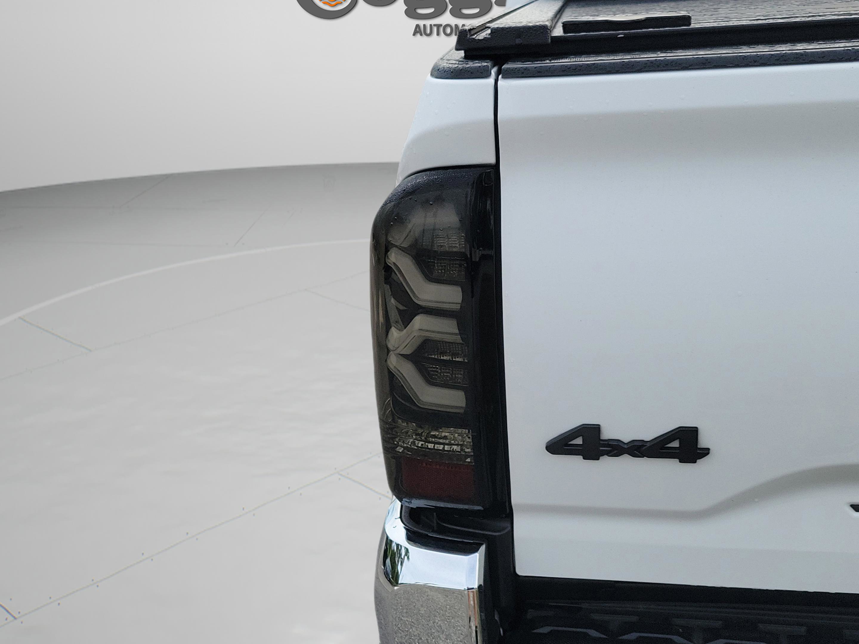 Used 2021 Toyota Tacoma SR5 AWD/4WD image 24