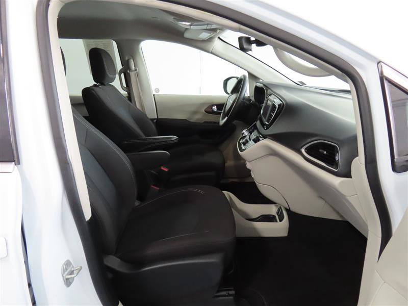 Used 2023 Chrysler Voyager LX FWD image 34