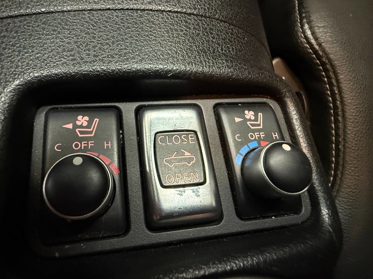 Used 2014 Nissan 370Z Touring w/ Sport Package image 21