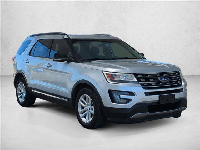 Used 2017 Ford Explorer XLT w/ Equipment Group 202A FWD image 3