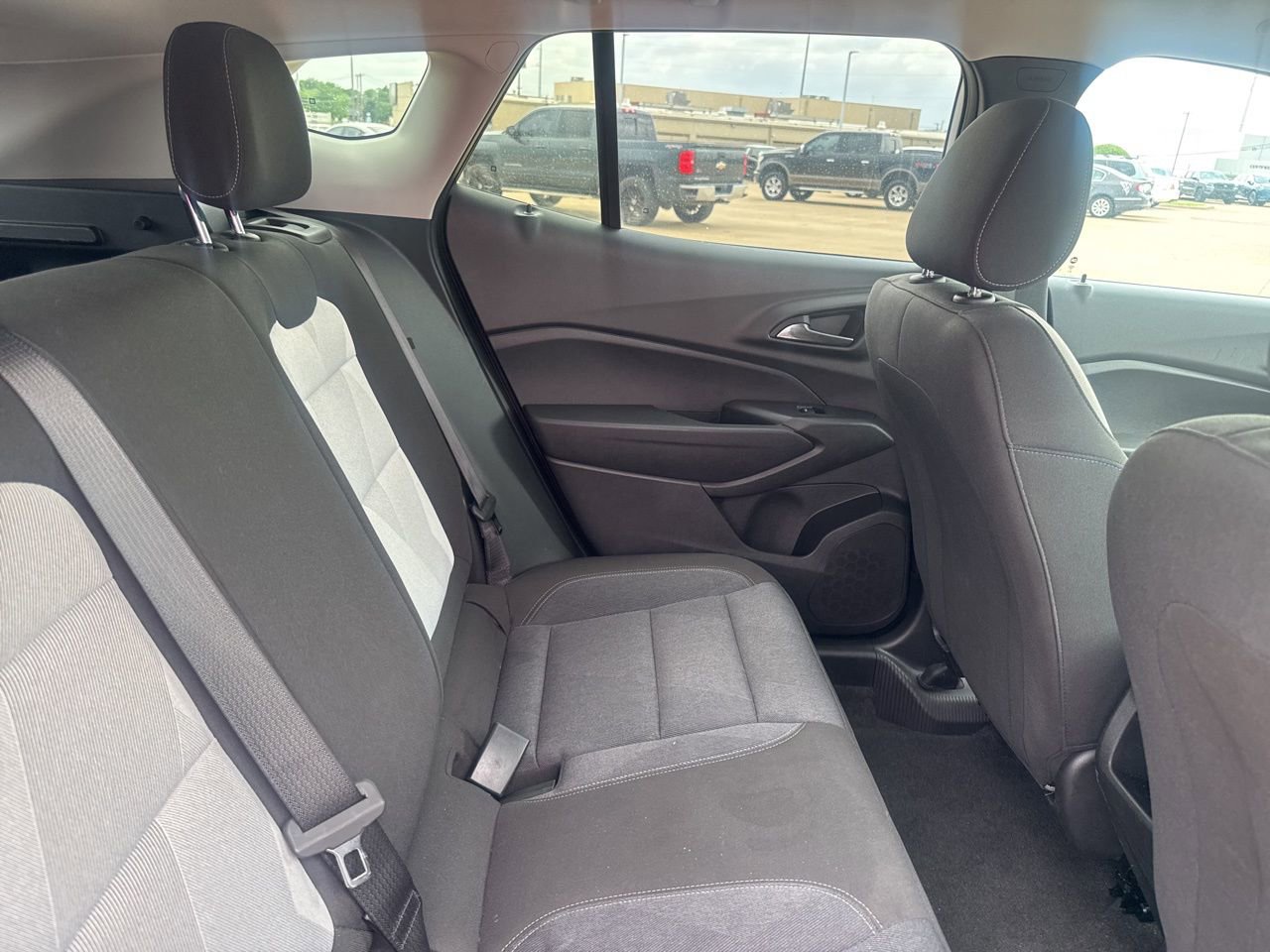 Used 2025 Chevrolet Trax LS image 33