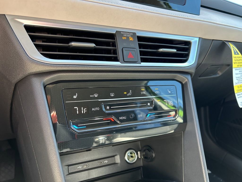 Used 2025 Volkswagen Taos SE image 30