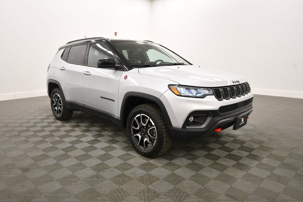 Used 2025 Jeep Compass Trailhawk AWD/4WD image 10