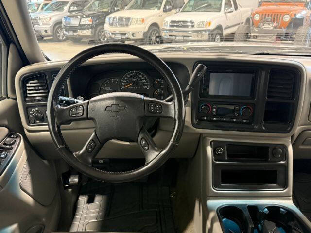 Used 2006 Chevrolet Silverado 1500 LT w/ Onstar Plus Package AWD/4WD image 18