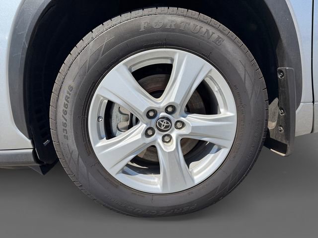 Certified 2024 Toyota Highlander LE AWD/4WD image 12