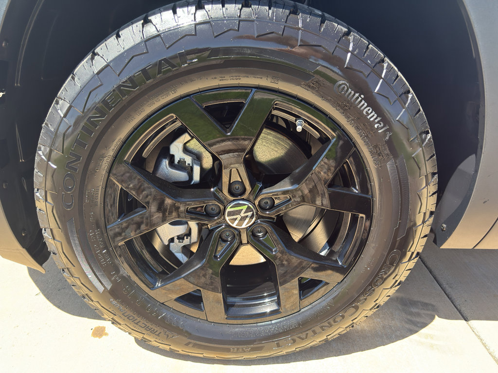 New 2025 Volkswagen Atlas Peak Edition SE image 18