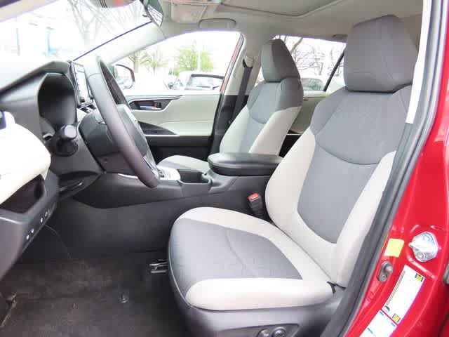 Used 2022 Toyota RAV4 XLE w/ Convenience Package image 11