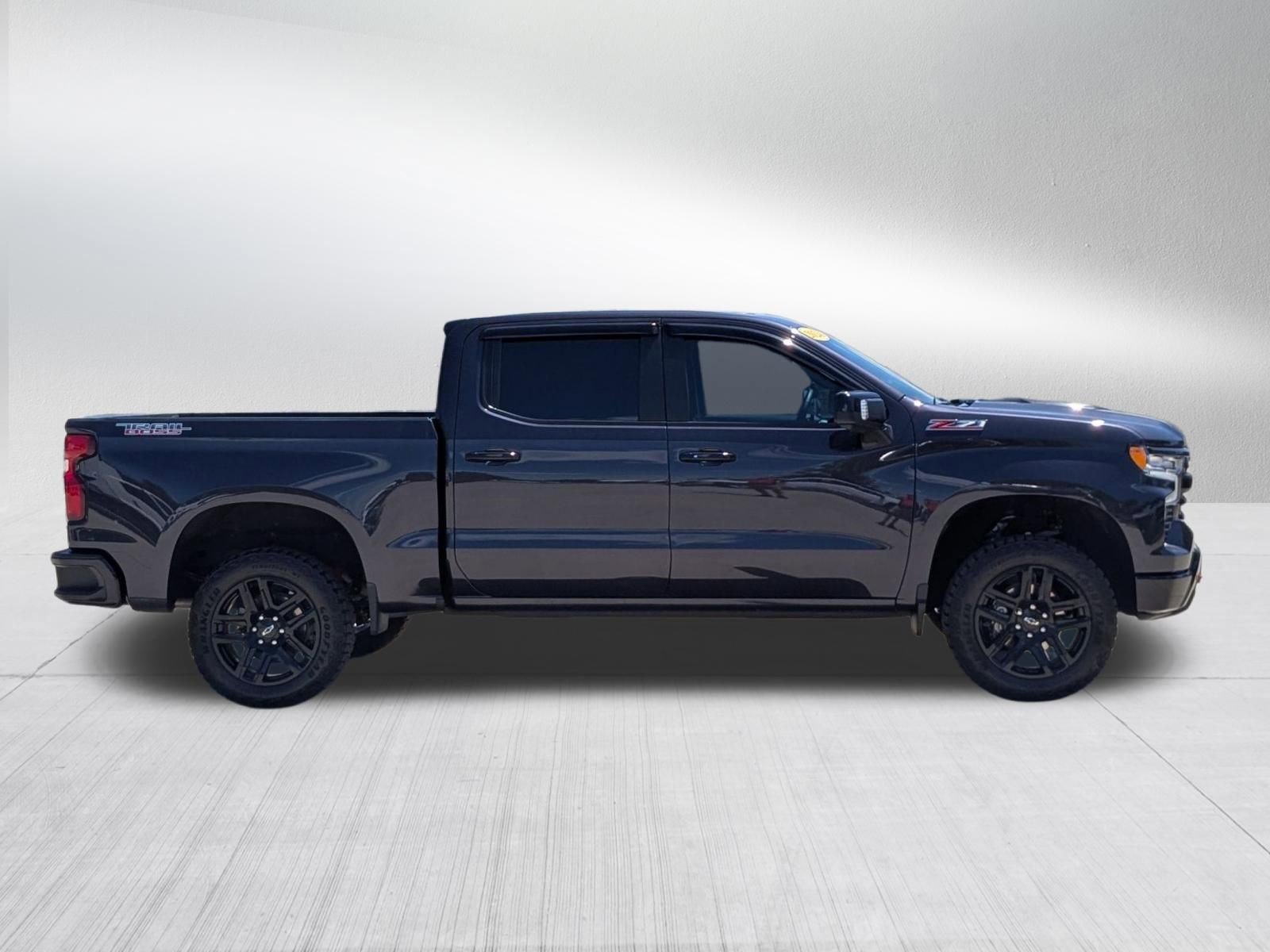 Used 2024 Chevrolet Silverado 1500 LT Trail Boss w/ LT Trail Boss Premium Package AWD/4WD image 6