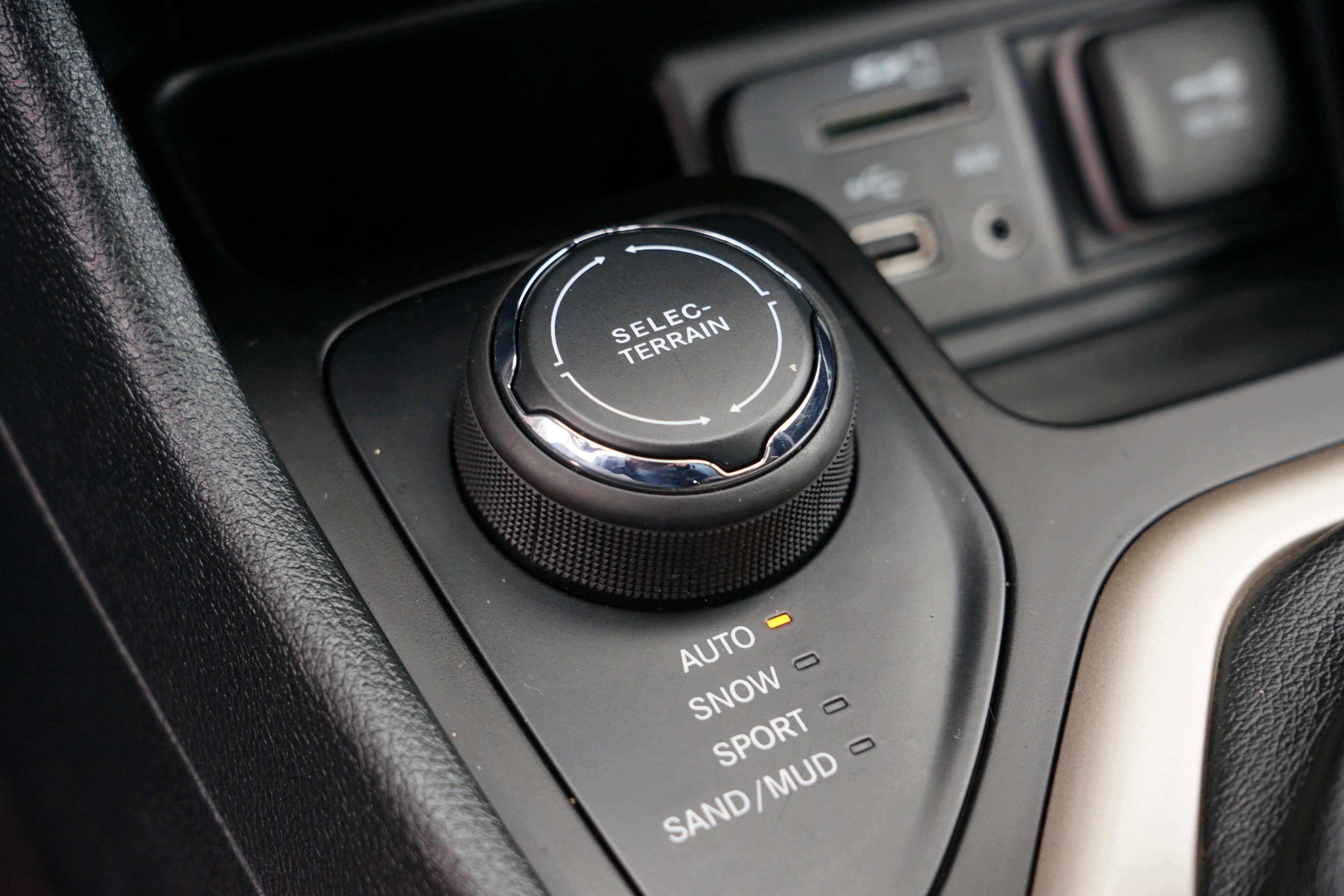 Used 2016 Jeep Cherokee Latitude w/ Cold Weather Group image 31