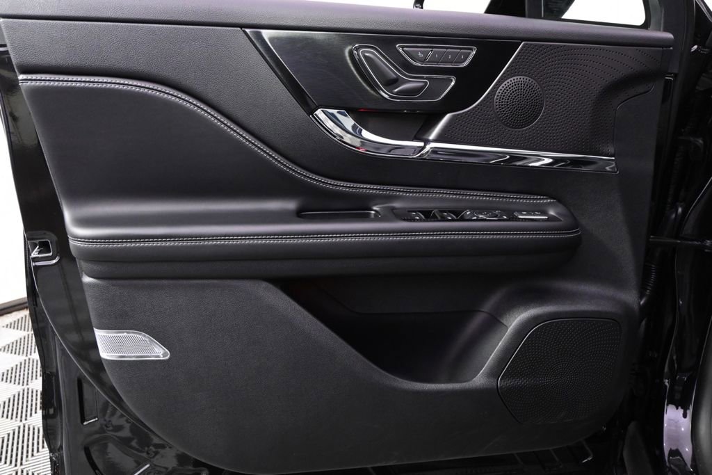 New 2026 Lincoln Corsair Reserve w/ Jet Appearance Package AWD/4WD image 22