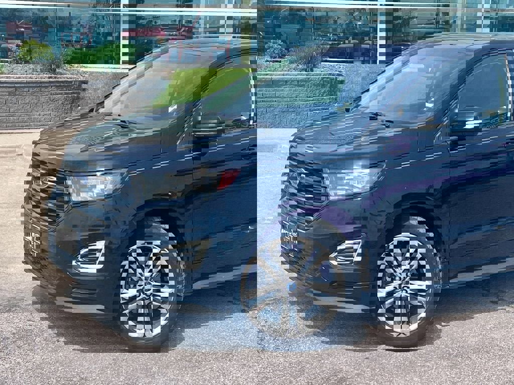 Used 2017 Ford Edge Sport w/ Technology Package AWD/4WD image 2