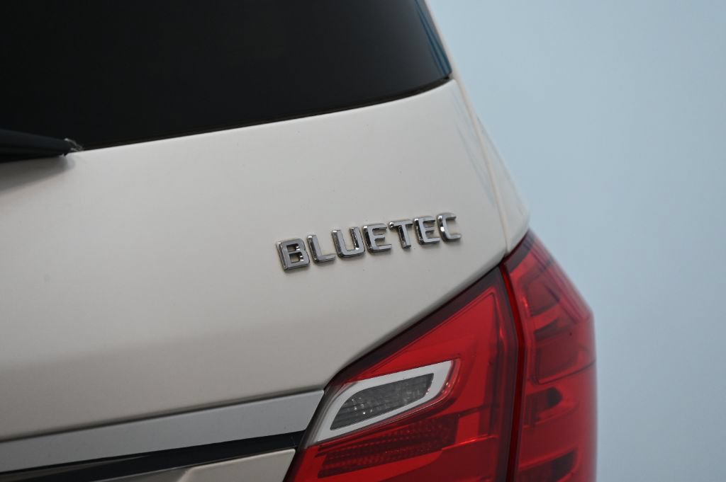 Used 2016 Mercedes-Benz GL 320 BlueTEC 4MATIC w/ Premium I Package image 16