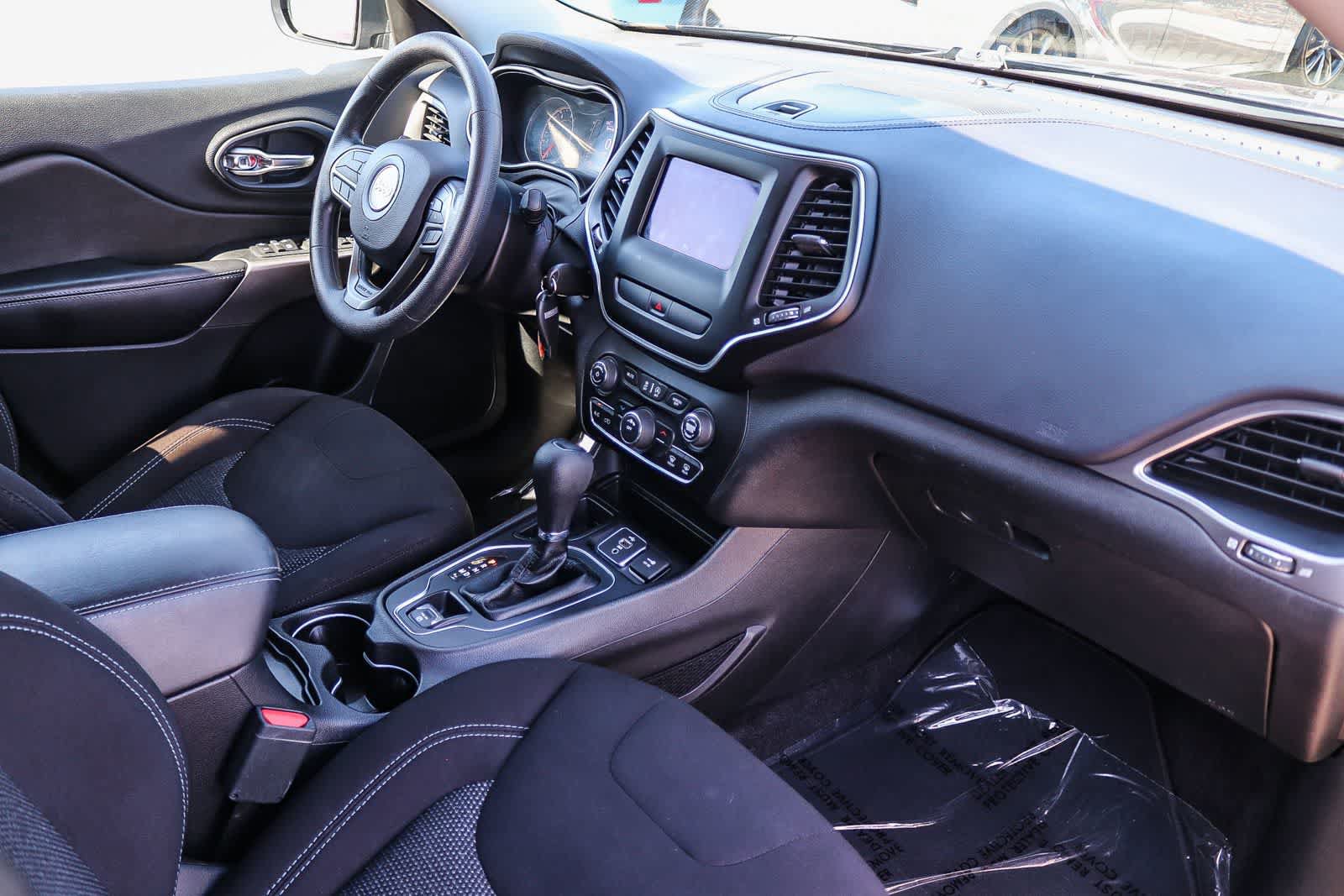 Used 2019 Jeep Cherokee Latitude w/ Popular Appearance Group FWD image 15