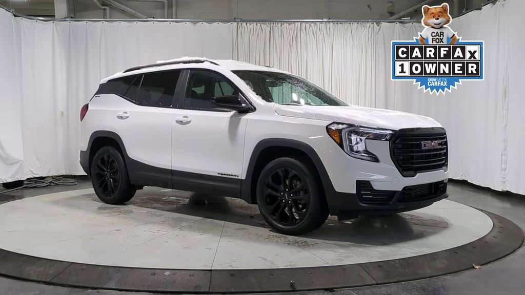 Used 2022 GMC Terrain SLE w/ Driver Convenience Package image 2