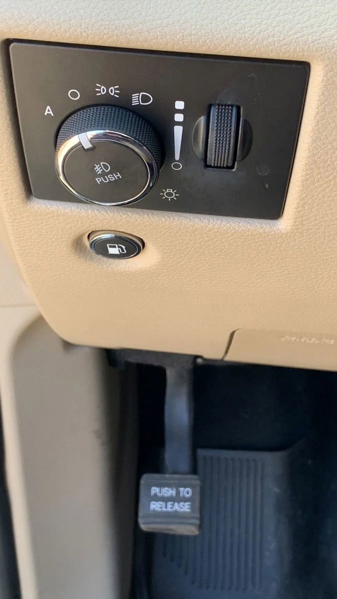 Used 2019 Jeep Grand Cherokee Limited AWD/4WD image 35