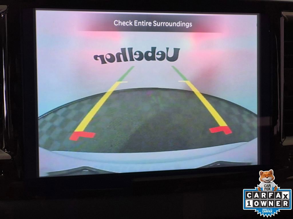 Used 2024 Chrysler Pacifica Touring-L image 19