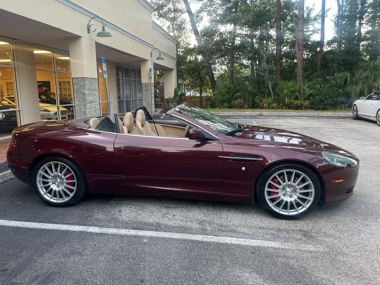 Used 2007 Aston Martin DB9 Volante RWD image 3