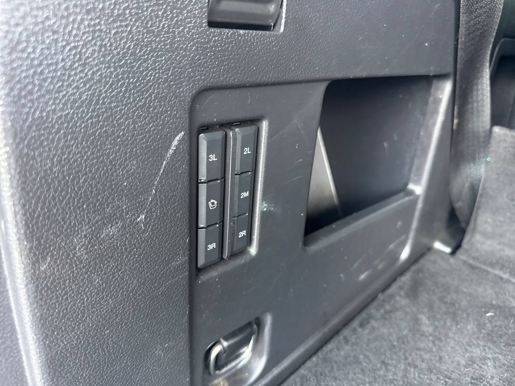 Used 2019 Ford Expedition XLT w/ Equipment Group 202A AWD/4WD image 16