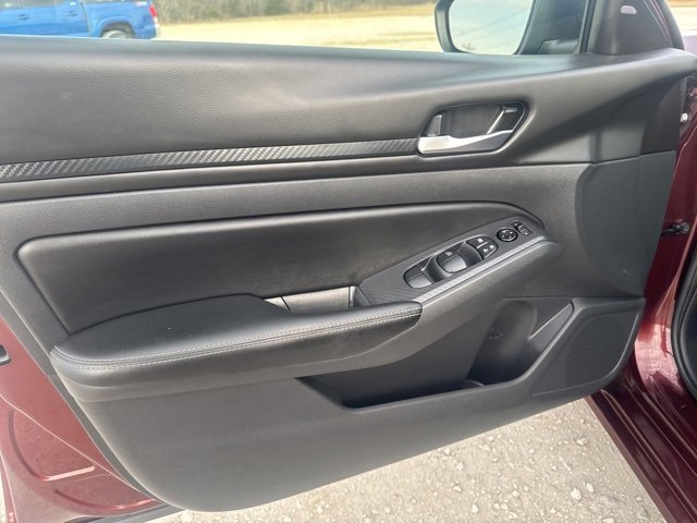 Used 2025 Nissan Altima 2.5 SV image 18