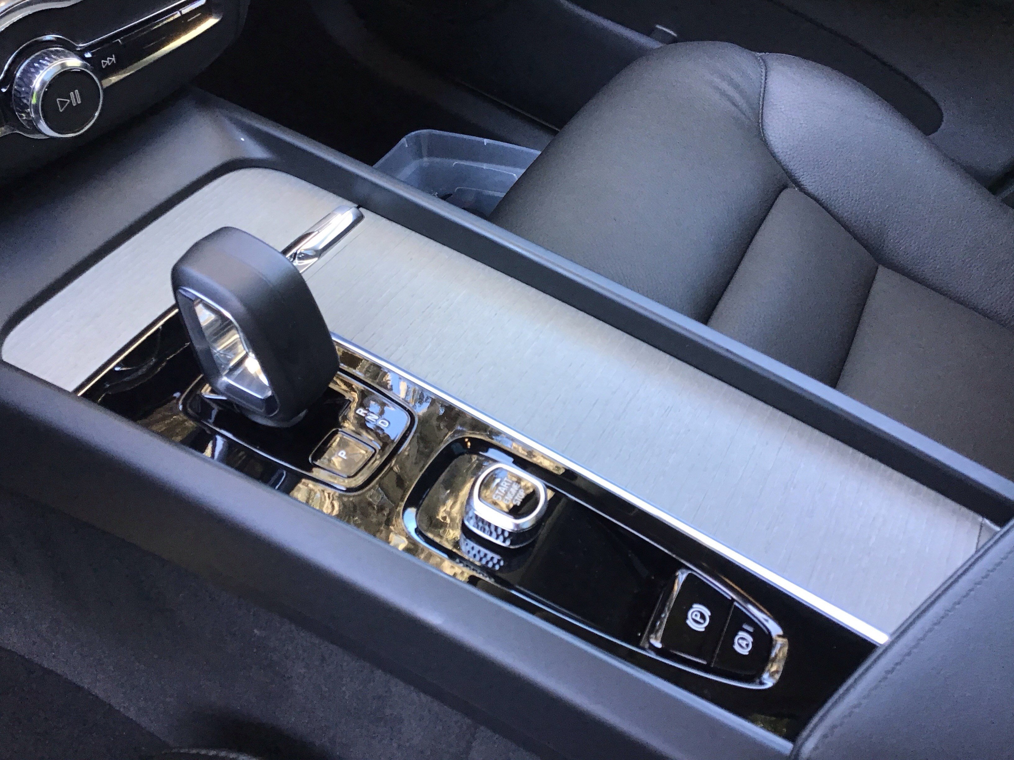 Certified 2025 Volvo XC60 B5 Plus image 25