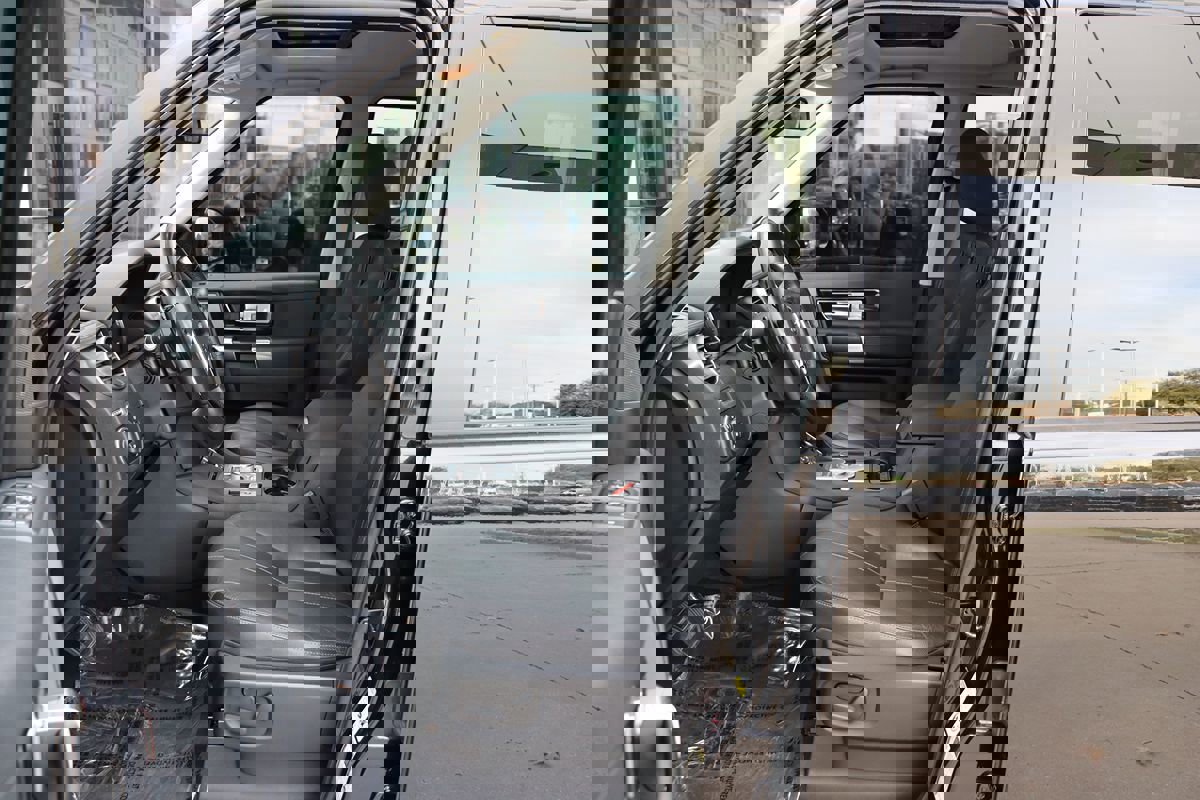 Used 2016 Land Rover LR4 HSE image 31