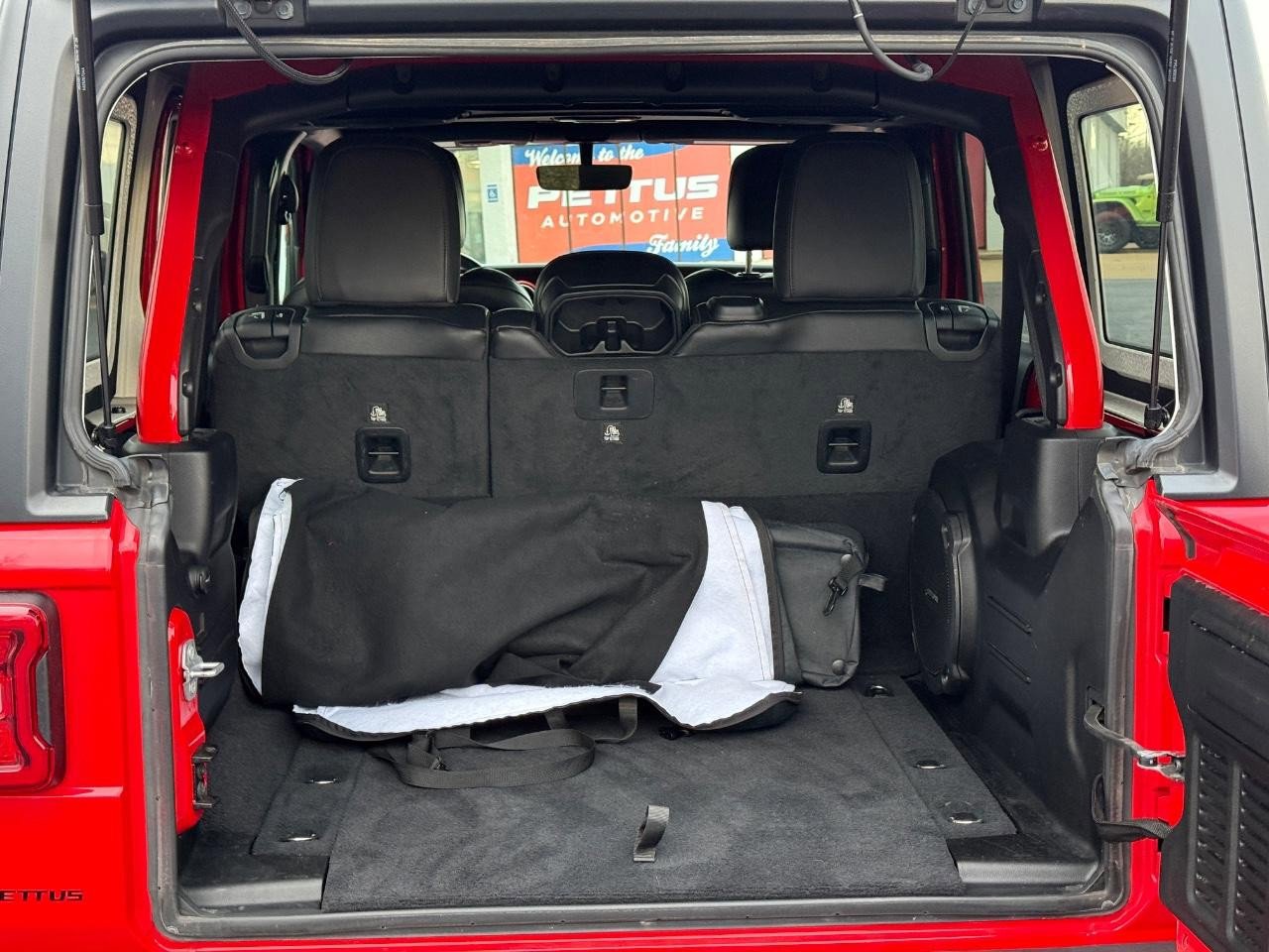 Used 2019 Jeep Wrangler Unlimited Rubicon w/ Uconnect 4C Nav & Sound Group image 6