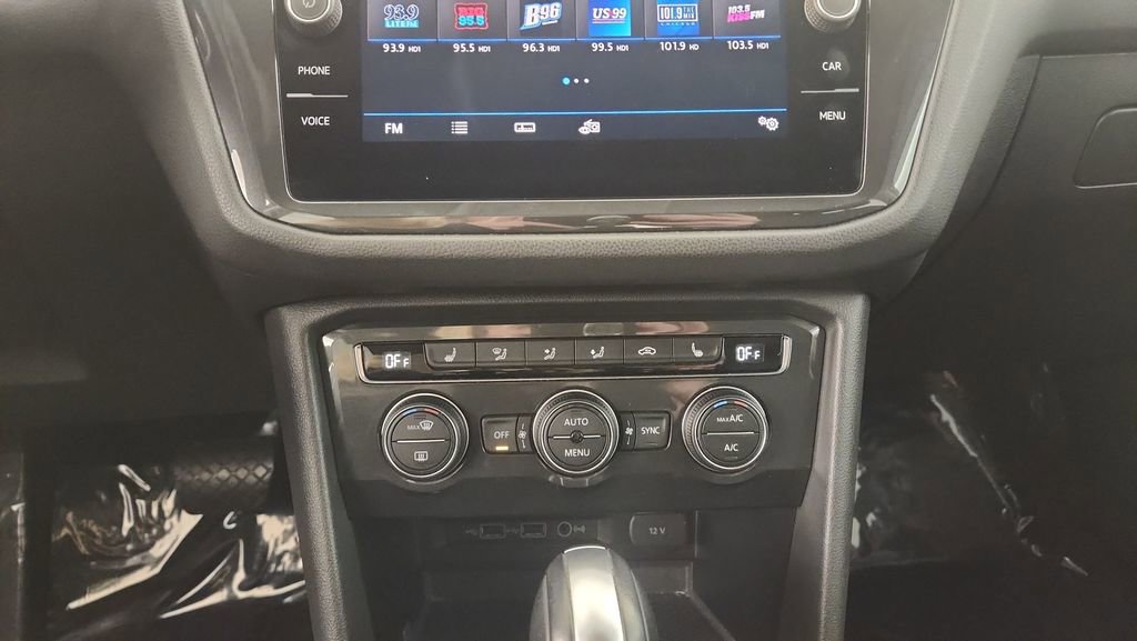 Used 2018 Volkswagen Tiguan SEL image 16