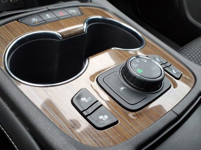 Used 2022 GMC Acadia SLE w/ Driver Convenience Package AWD/4WD image 16