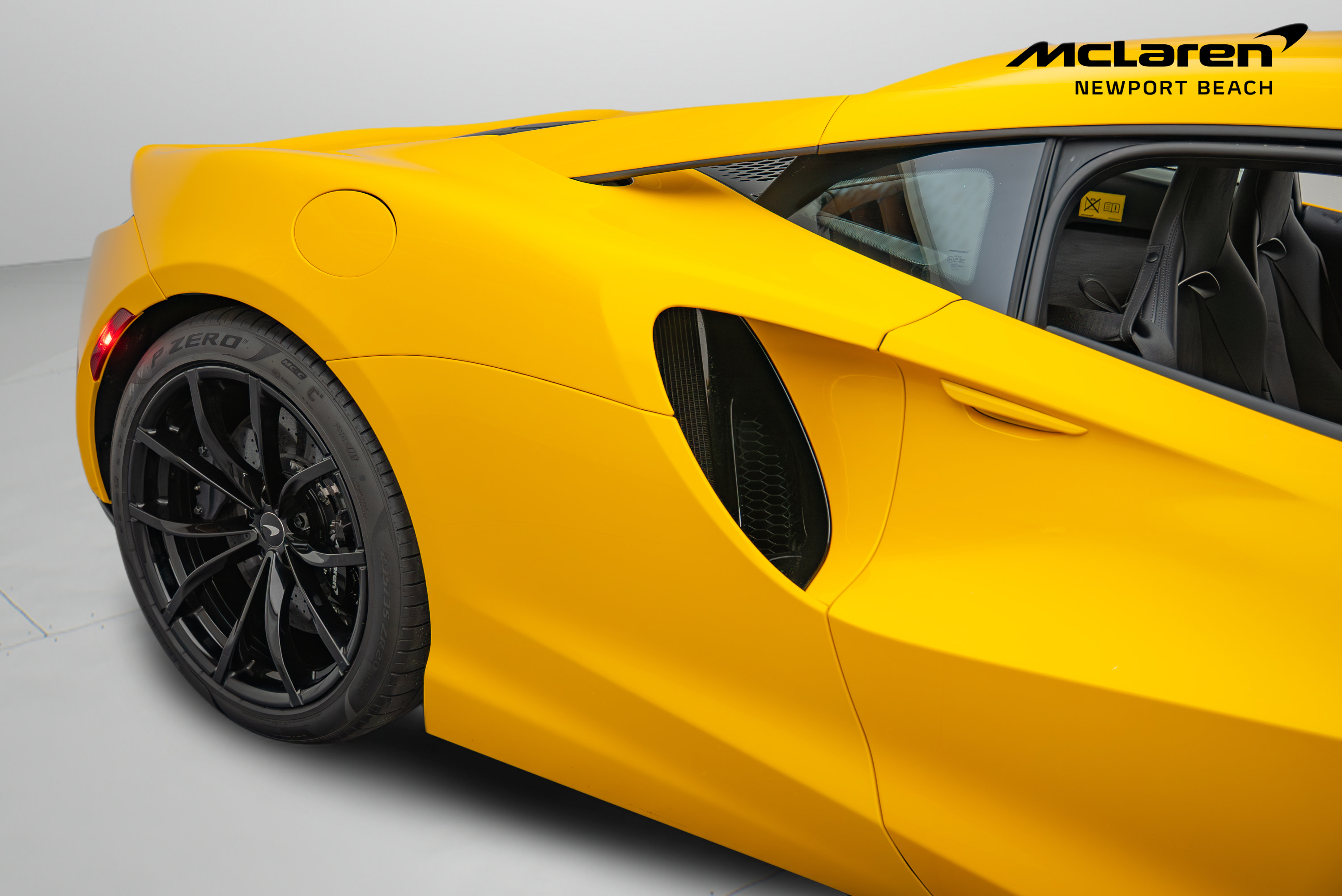 Used 2024 McLaren Artura RWD image 37