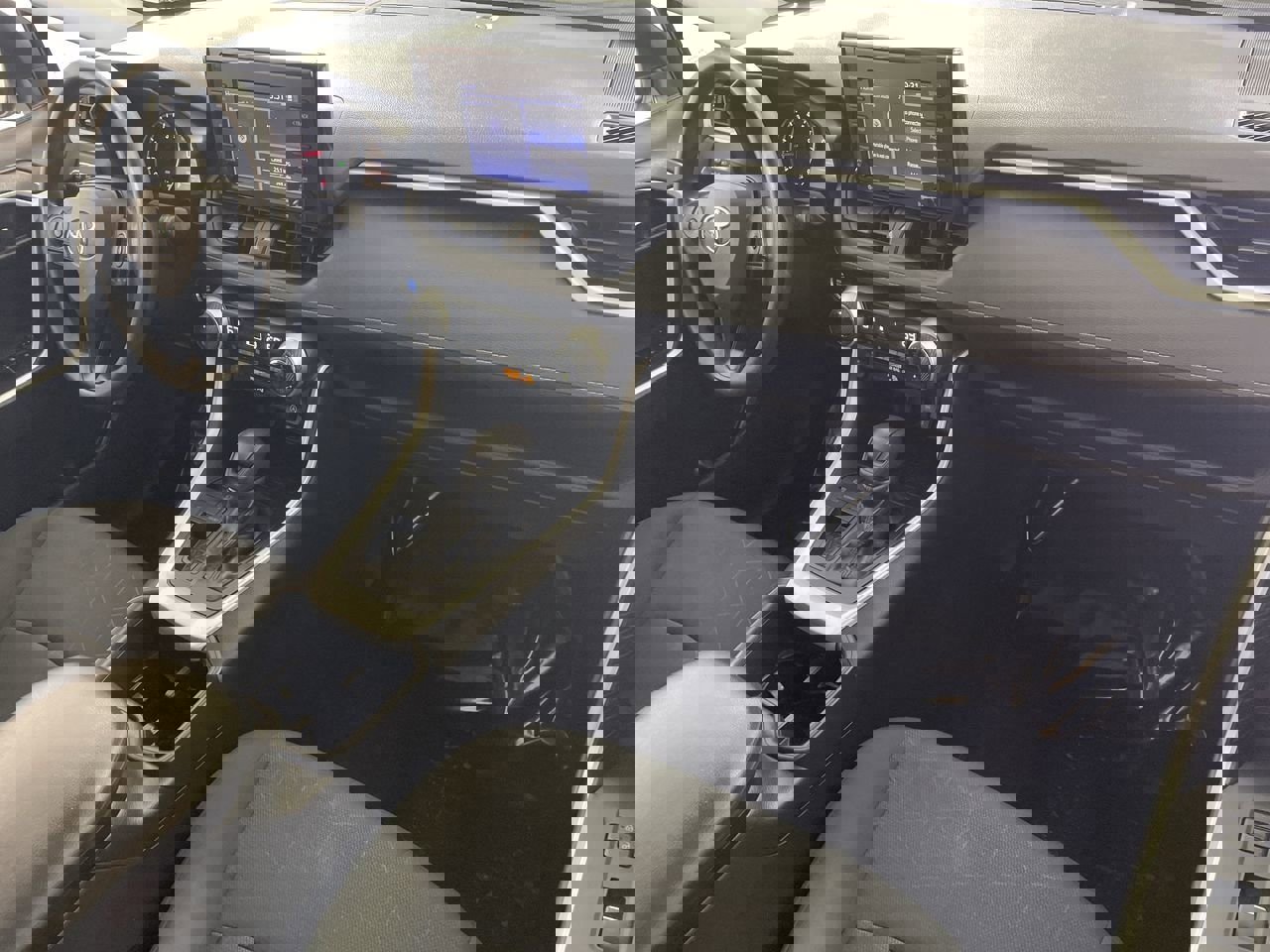 Used 2022 Toyota RAV4 XLE image 24