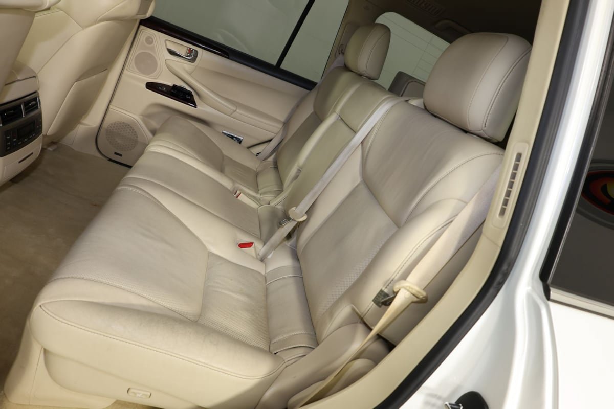 Used 2013 Lexus LX 570 4WD w/ Luxury Pkg w/Pre-crash image 11