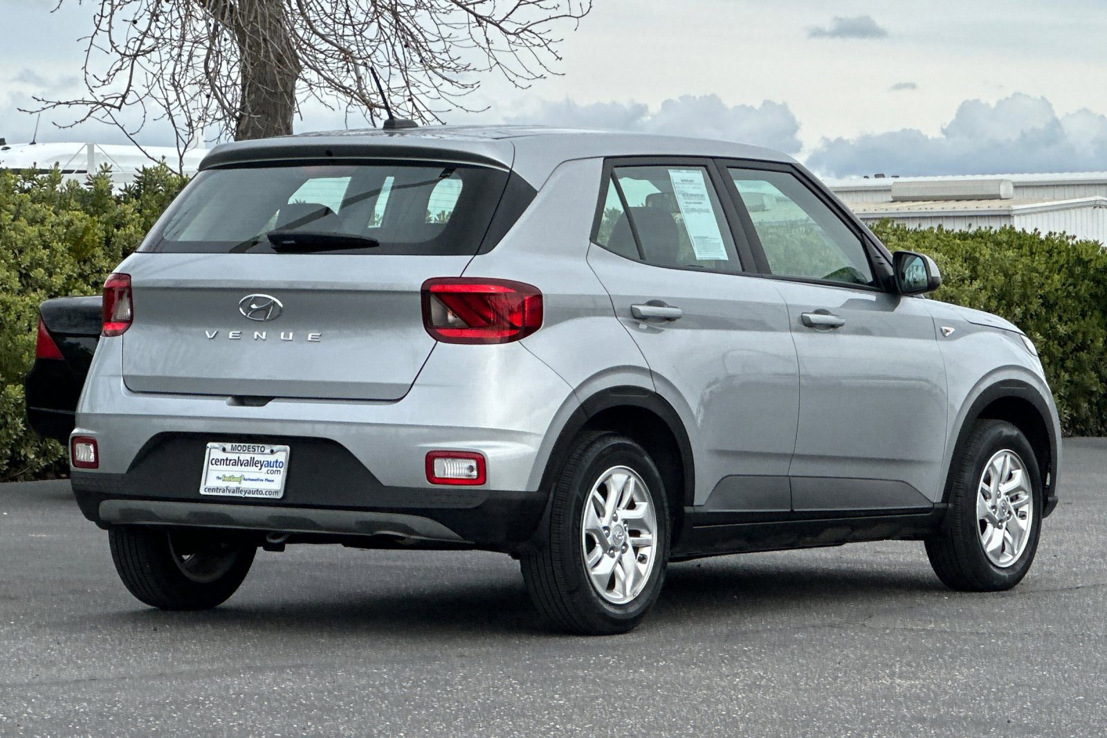 Used 2023 Hyundai Venue SE image 4