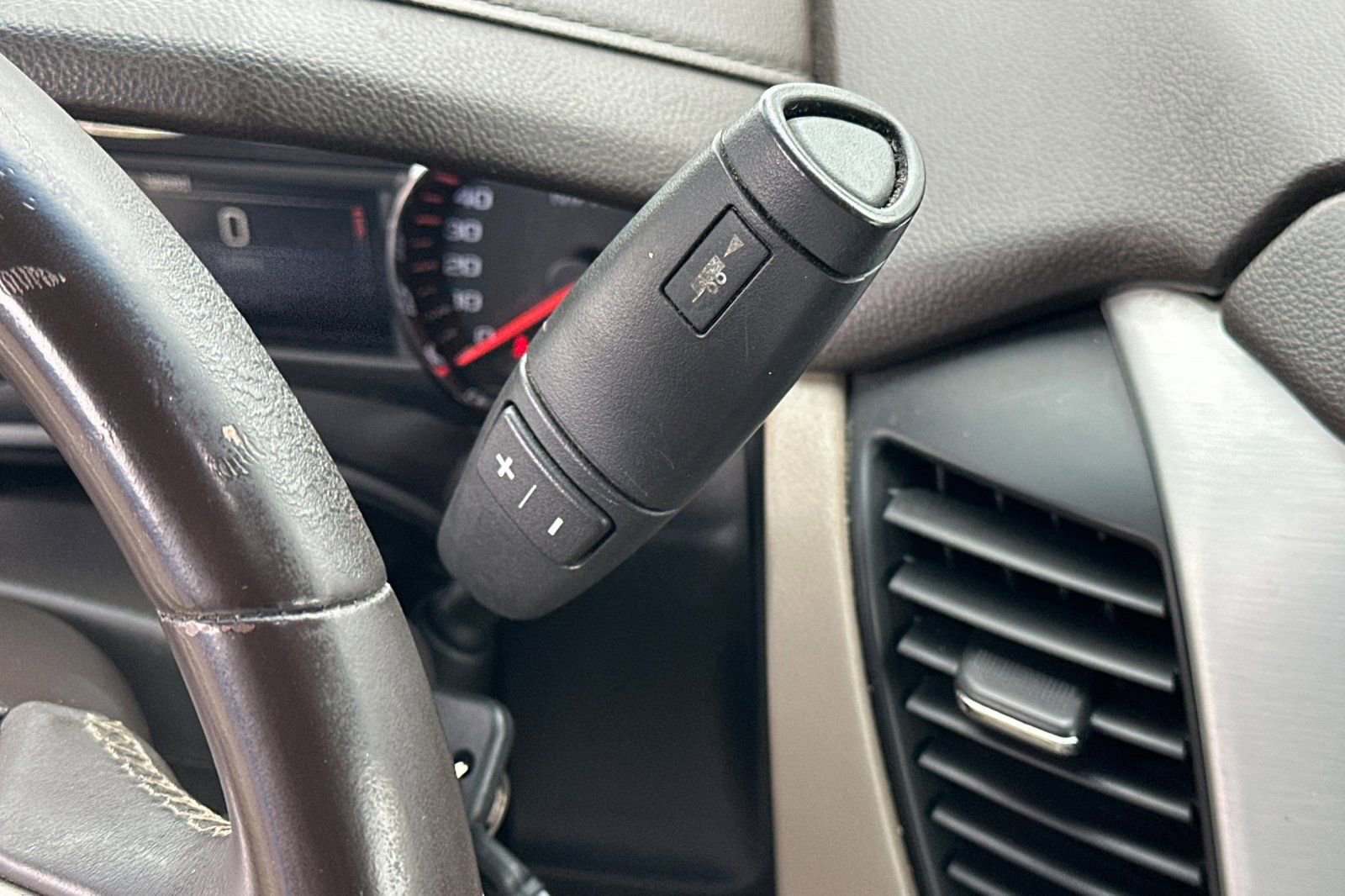 Used 2015 GMC Yukon SLE w/ Convenience Package image 31