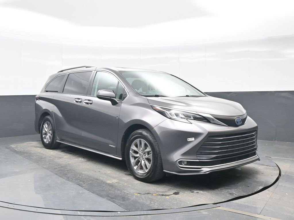 Used 2021 Toyota Sienna XLE image 9