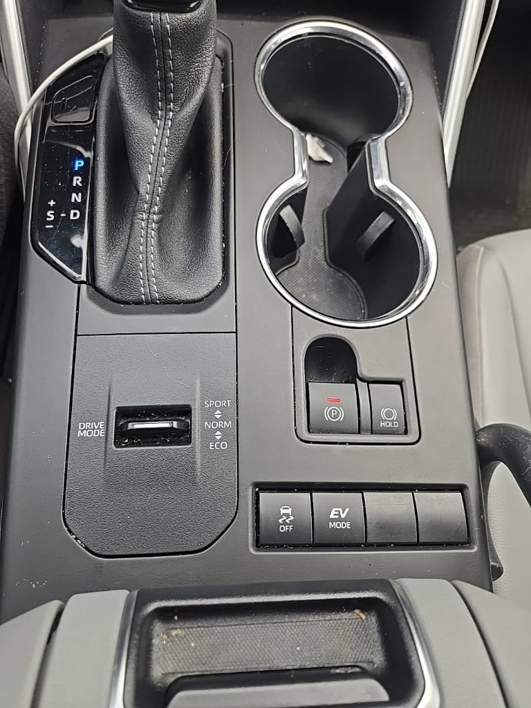 Used 2022 Toyota Highlander XLE FWD image 19