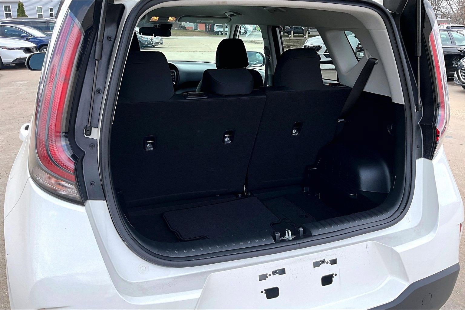 Used 2024 Kia Soul LX w/ Option Group 015 FWD image 18