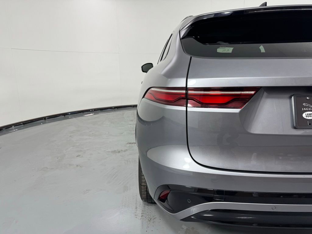 Used 2025 Jaguar F-PACE R-Dynamic S image 8