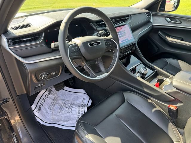 Certified 2025 Jeep Grand Cherokee Limited AWD/4WD image 13