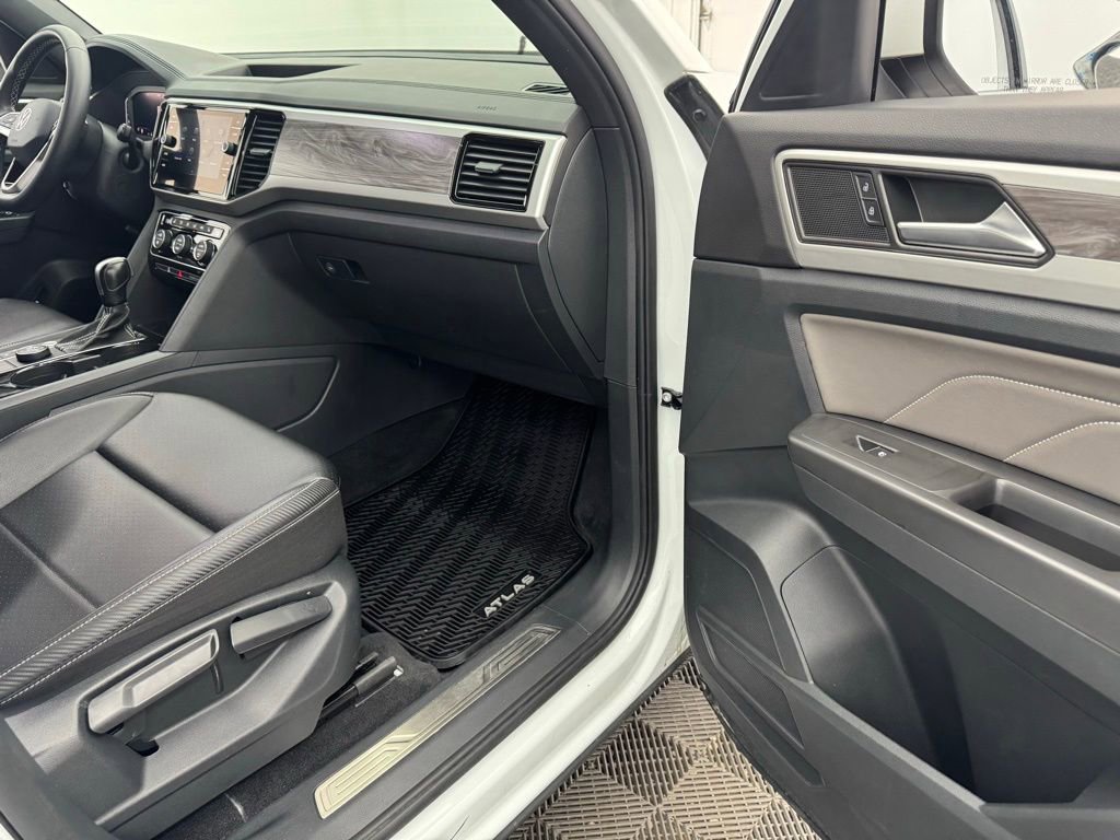 Used 2022 Volkswagen Atlas Cross Sport SE image 32