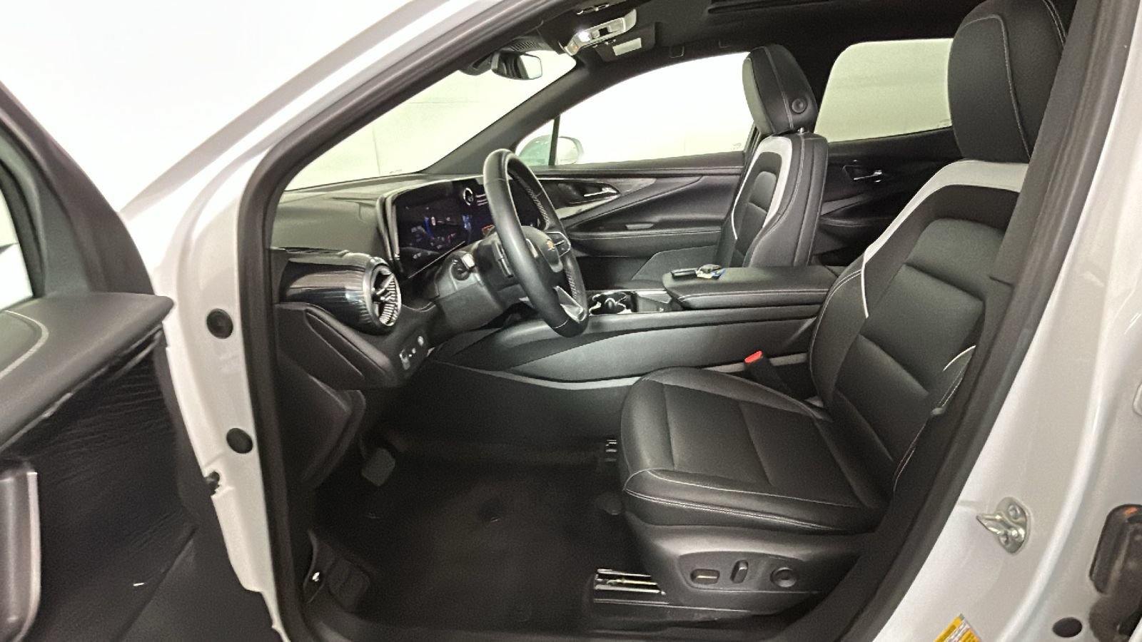 Used 2024 Chevrolet Blazer EV LT AWD/4WD image 12